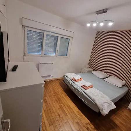 Charmante Maison 5pcs, Proche De Toutes Commodites Vakantiehuis