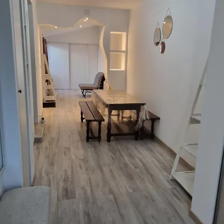 Charmante Maison 5pcs, Proche De Toutes Commodites Vakantiehuis